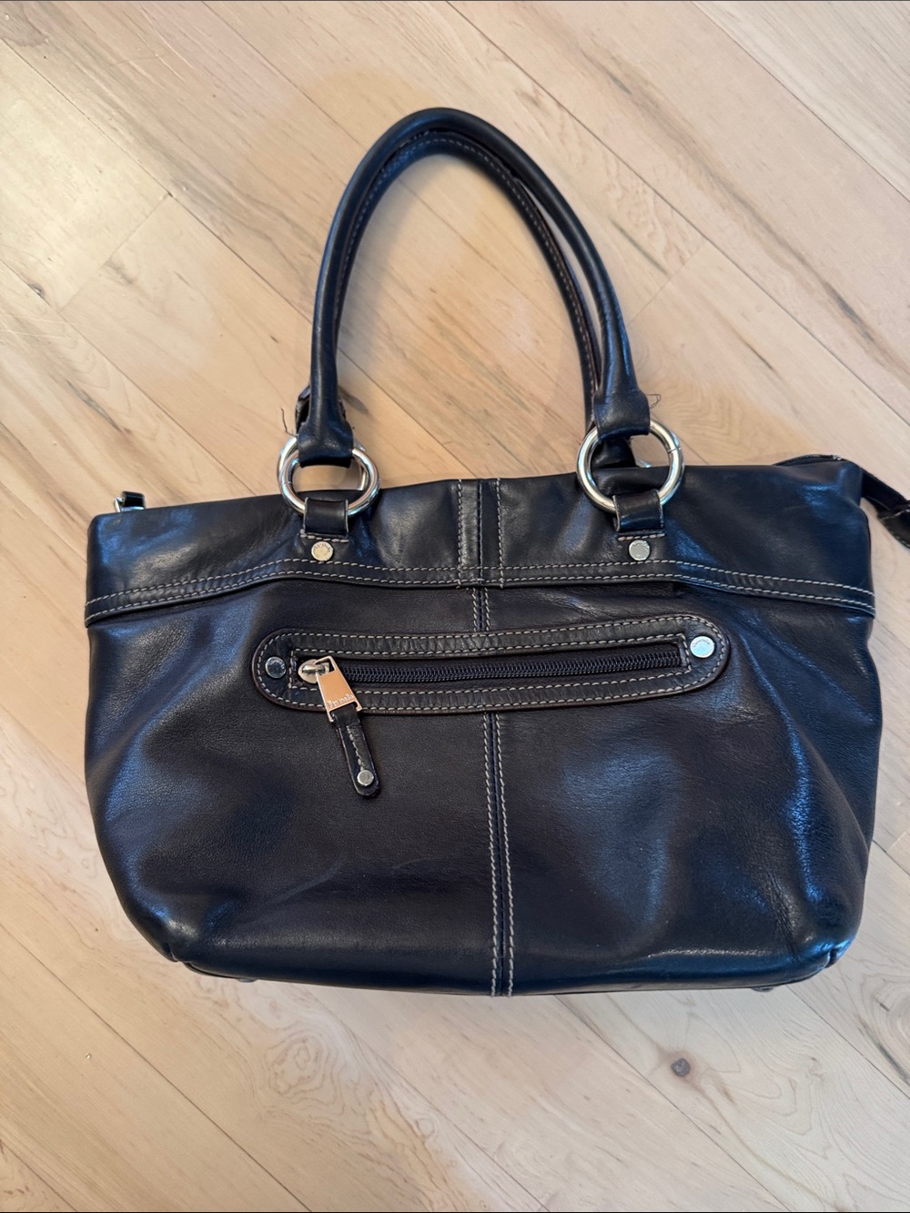 Vintage-Black Leather Tignanello Purse-Shoulder Bag-Y2K-Silver Hardware